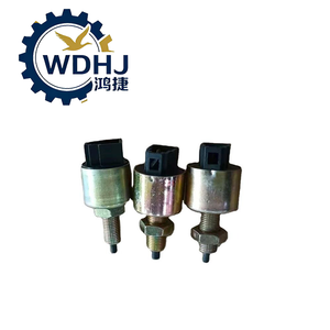Dongfeng Tianlong phare de pi&egrave;ces de camion lourd interrupteur de frein 3750410-C0100 Tianjin D310 interrupteur de feu stop de camion pour Renault SA
